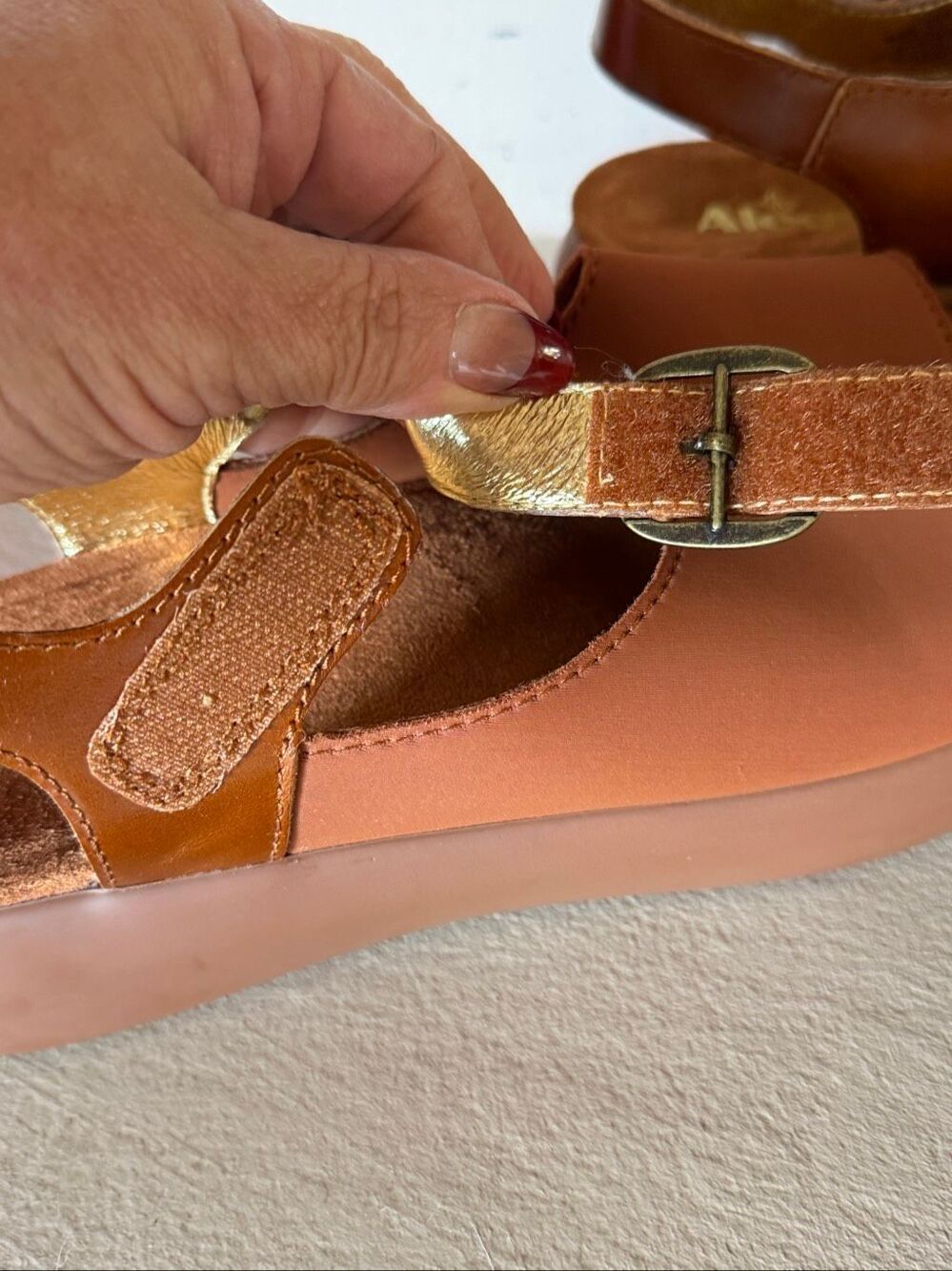 NWT Alegria Betsie stretch luggage sandals. Comfort shoes in size 9. - Picture 5 of 9